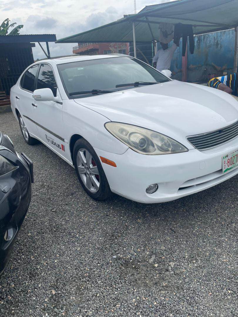 A picture of LEXUS 2005 ES330
