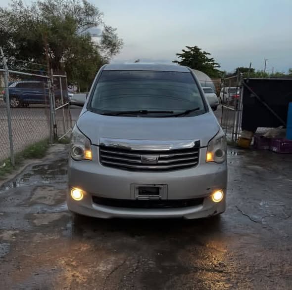 used toyota noah