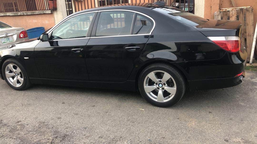 A picture of BMW 530 used 2005 model very clean one full option
