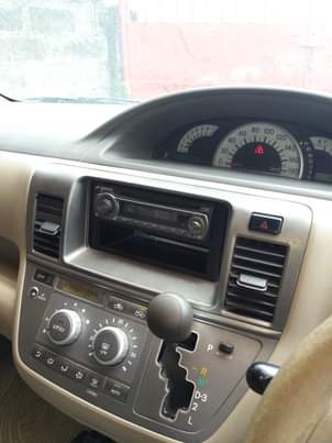A picture of 2006 toyota raum