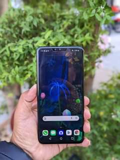 A picture of LG v50 5G
