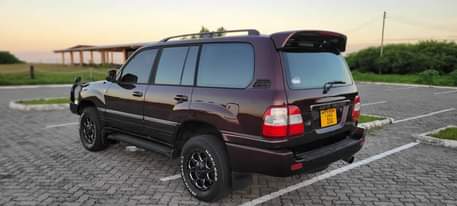 A picture of TOYOTA LAND CRUISER VX BEI MILLION 68 0789200764