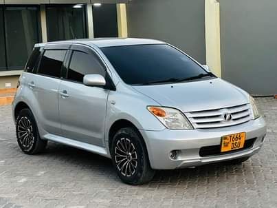 A picture of Toyota ist kaliiiiii Call 0659 75 12 95