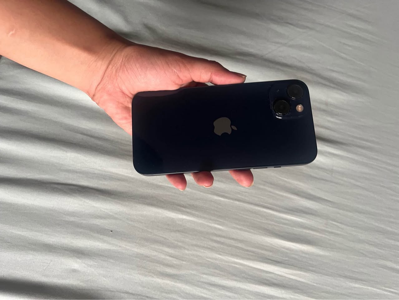 A picture of iPhone 13 256GB