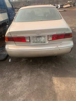 A picture of Toyota Camry evilop with untouched engine and gear location Ibadan