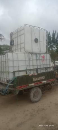 A picture of Tunauza ibc tank ujazo lita 1000 Bei 140 000