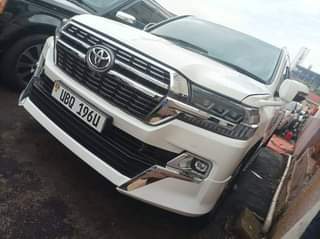 A picture of 2010 Toyota Land cruiser V8 Petrol