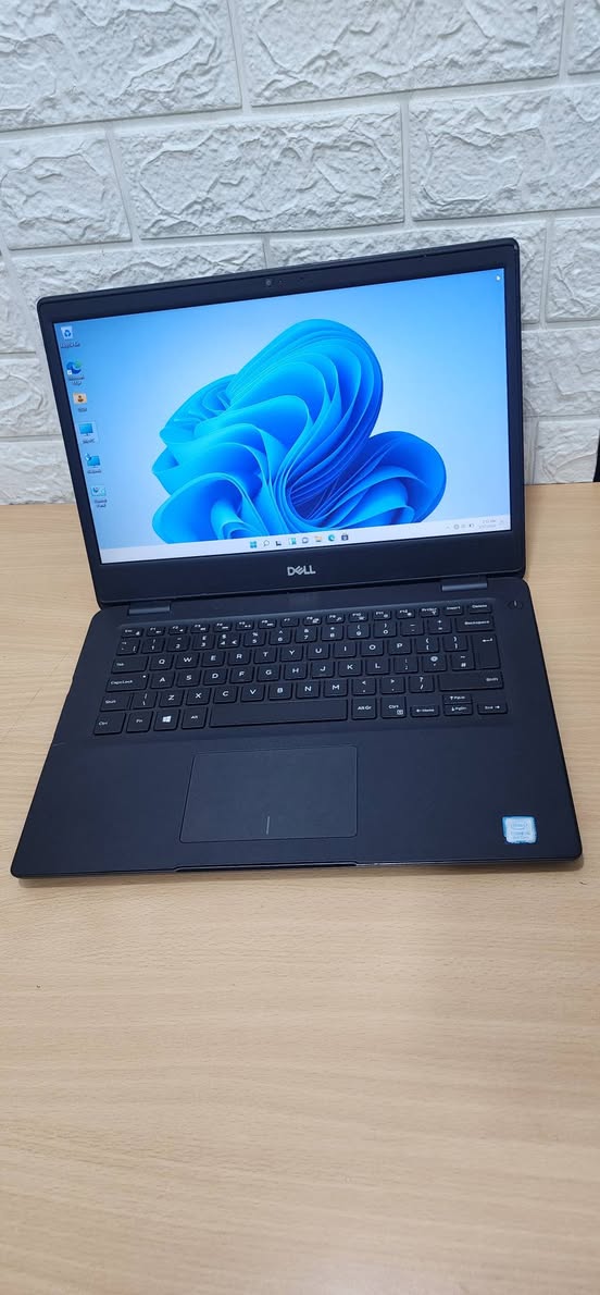 A picture of Dell latitude 3400 Core i5 8Generation Ssd 256Gb Ram 16Gb