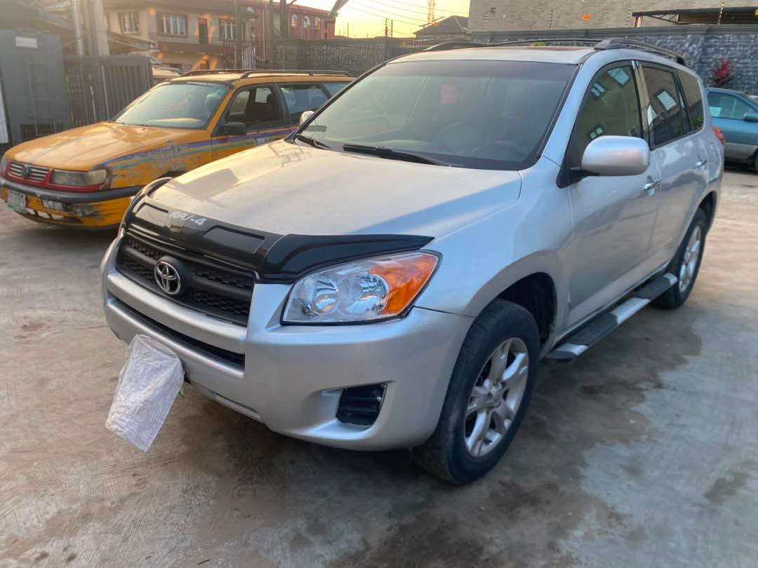 A picture of Toyota RAV4 2012 model