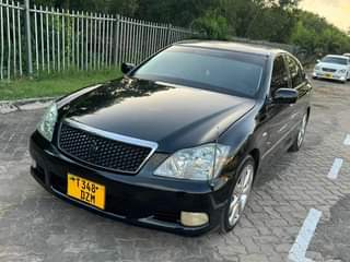A picture of TOYOTA CROWN