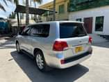A picture of TOYOTA LANDCRUISER V8