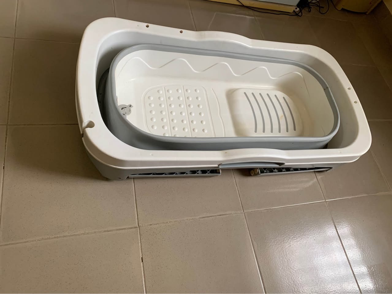 A picture of Folding bath tube