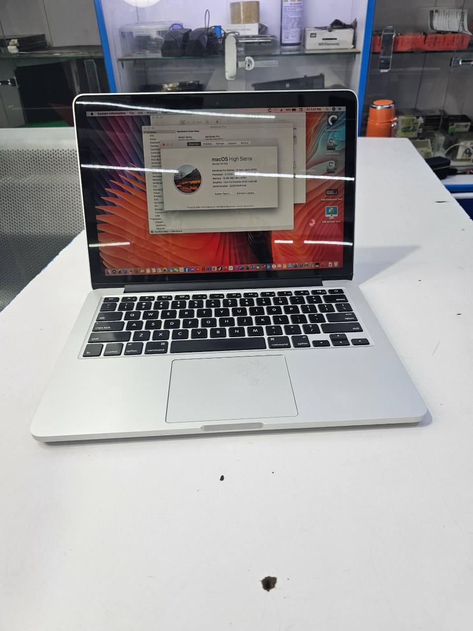 A picture of Macbook pro 2105