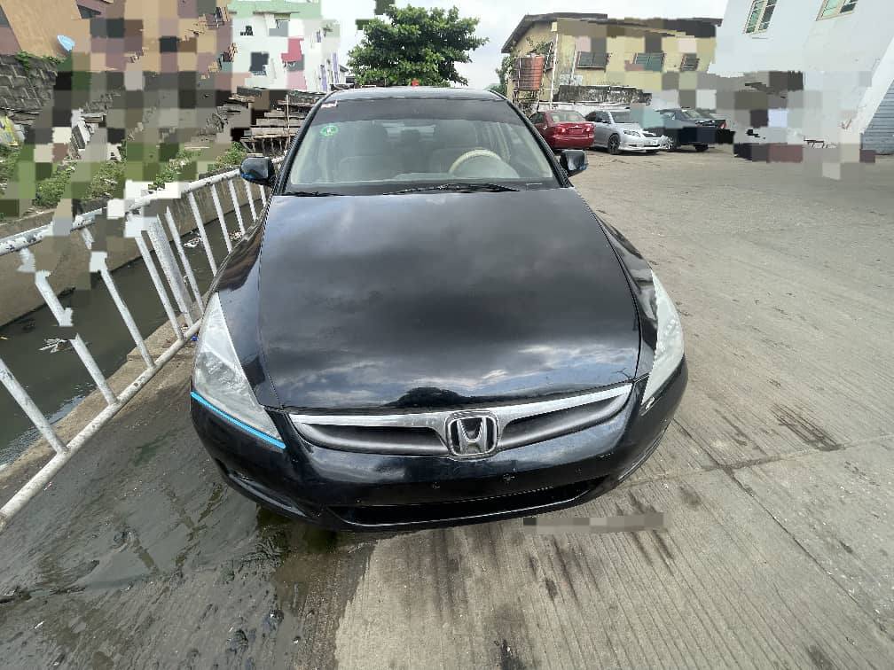 A picture of HONDA DC 2007 USED new year Awoof