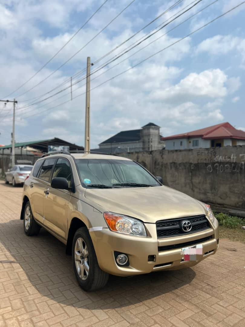 A picture of TOYOTA RAV4 2011 MODEL