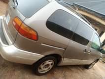 A picture of 1998 Toyota sienna