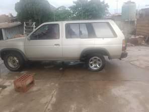 A picture of Old model Nissan pathfinder Is available with good condition engine