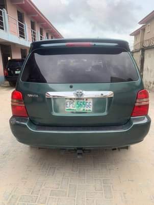 A picture of 2004 Toyota Hilander 6