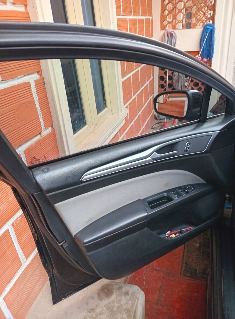 A picture of 2014 FORD FUSION CAR