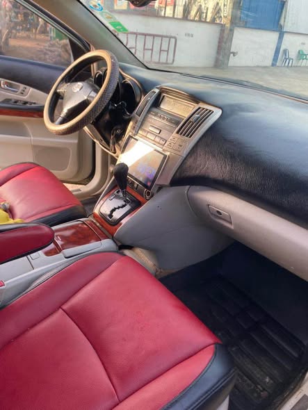 A picture of Neatly used Lexus rx330