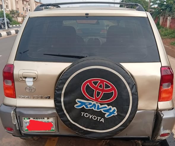 A picture of 2005 Toyota RAV4