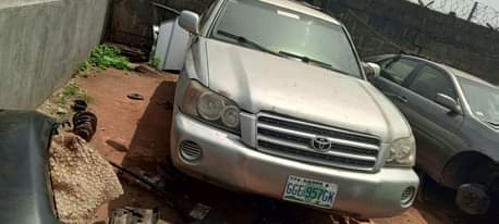 A picture of Toyota Highlander 03