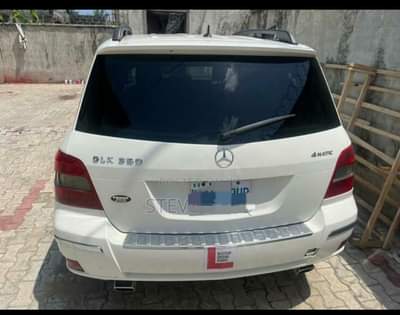 A picture of 2011 Mercedes benz GLK 350