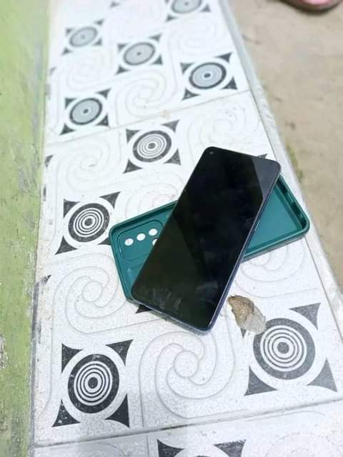 A picture of Nauza Oppo A74 gb 128 ram 6