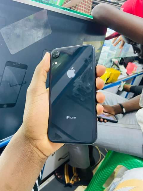 A picture of Iphone XR 64gb at 590k 