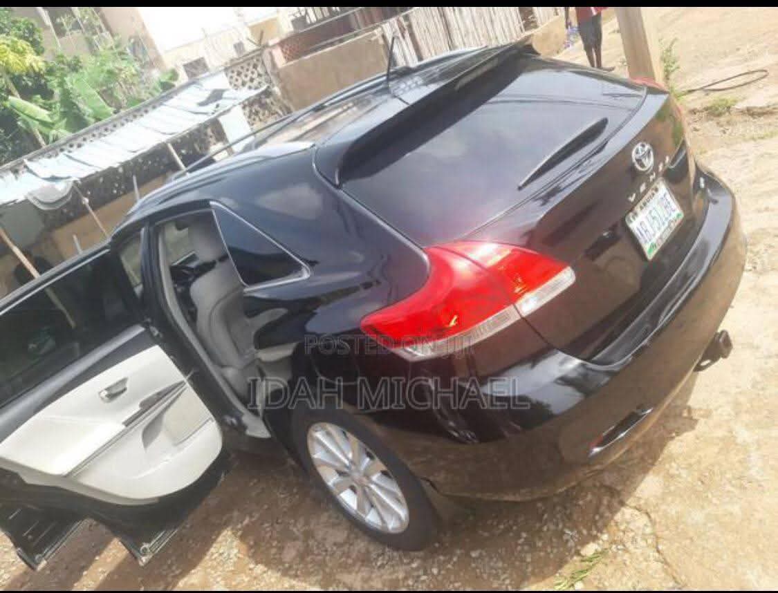 A picture of 2013 Toyota venza