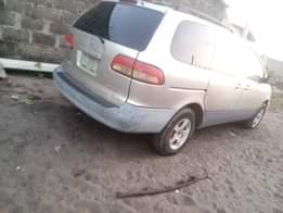 A picture of Toyota sienna baked on first body untouched engine and gear