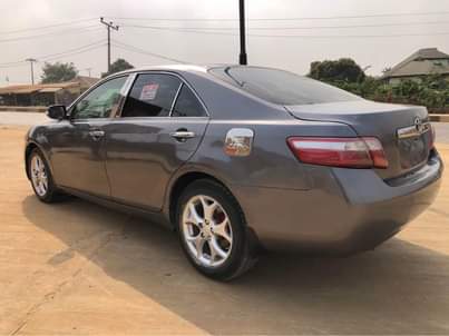 A picture of Toyota Camry 07