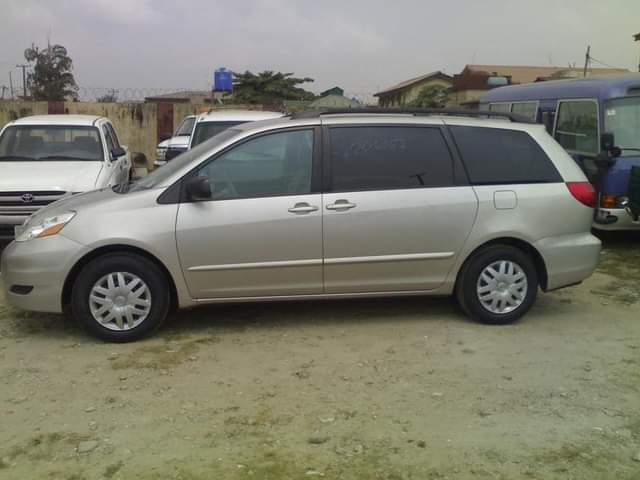 A picture of Toyota sienna available for sale 2006