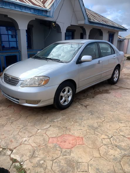 A picture of Toyota Corolla 04