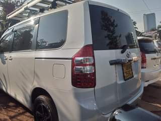 A picture of TOYOTA NOAH