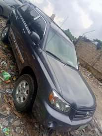 A picture of Toyota Highlander 05