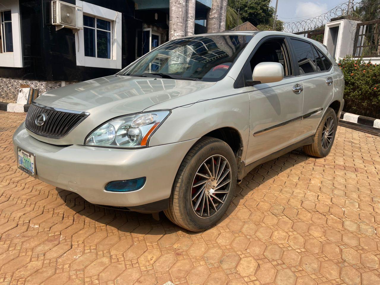 A picture of Lexus Rx 330