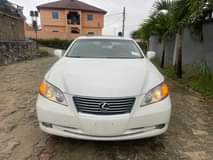 A picture of This is lexus es350 2008 model clean in and out