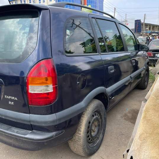 A picture of Opel zafari 2.2 Tokunbo few months used 09066107030 