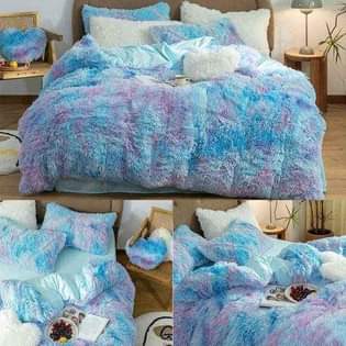 A picture of 3pc Faux Fur Duvets Red