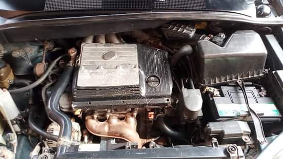 A picture of 2000 model toyota siena
