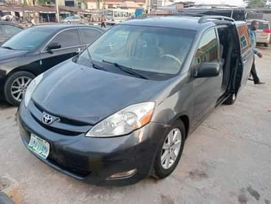 A picture of Takas Motors 07060931241 Distress Sale Belgium grade Toyota Sienna 2008