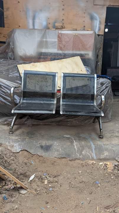 A picture of Bench au waiting chair ni limetumika bei mseleleko elfu 65