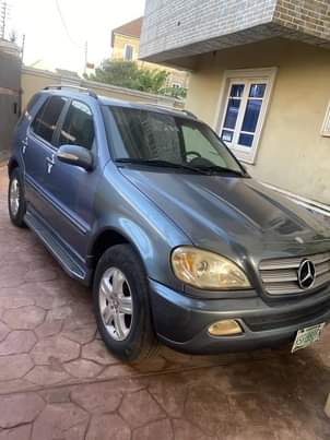 A picture of Mercedes benz ML350