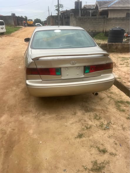 A picture of Toyota Camry drop light Good engine Smooth gear Ac cooling