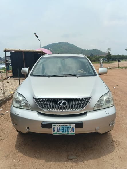 A picture of Lexus Rx 330