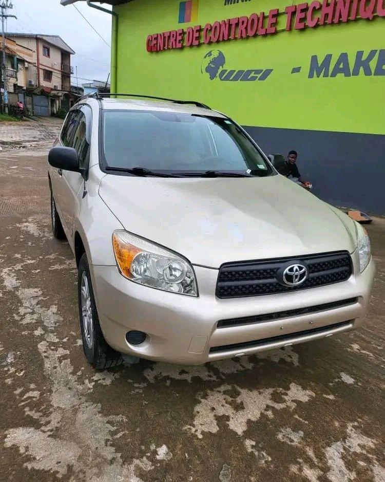 A picture of TOKUNBO TOYOTA REV4 YEAR MODEL 2005 TRANSMISSION Automatic CONDITION Buy