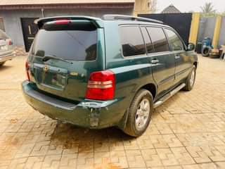 A picture of Toyota Highlander 2004