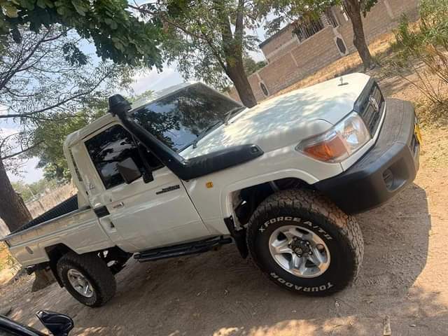 A picture of Toyota Land Cruiser PickUp inauzwa