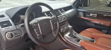 A picture of RANGE ROVER 2011 LADY DRIVEN AL TAYER MOTORS